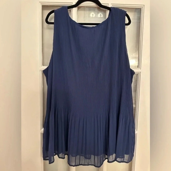 Lane Bryant | Navy Sleeveless Sheer Overlay Blouse Plus Size 28 - Picture 2 of 6